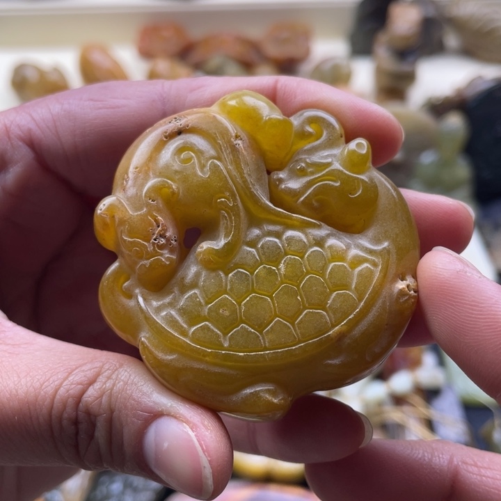 蛇纹石玉颈饰未镶嵌