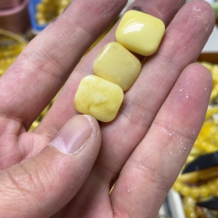 蜜蜡未镶嵌裸石多样性发货其一