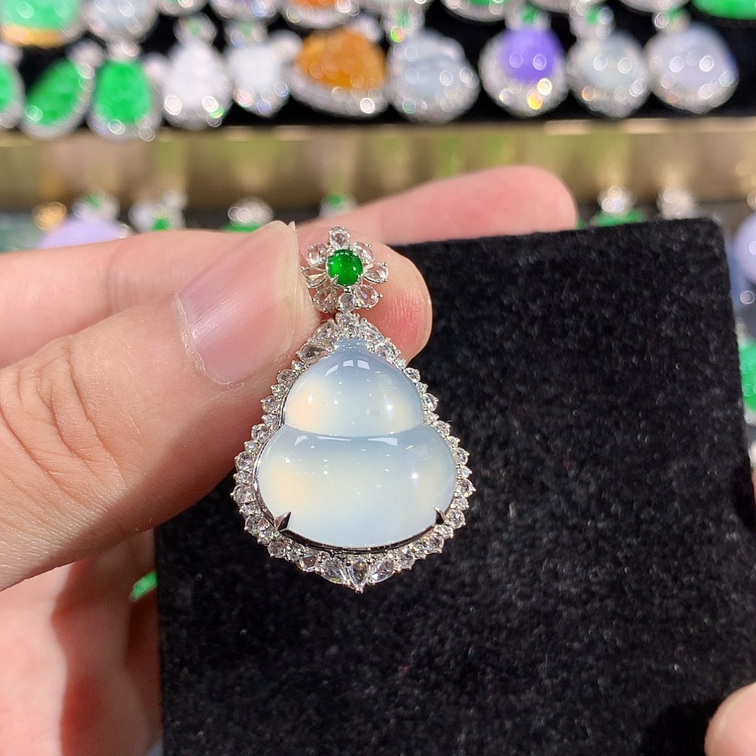 翡翠18K金镶嵌颈饰