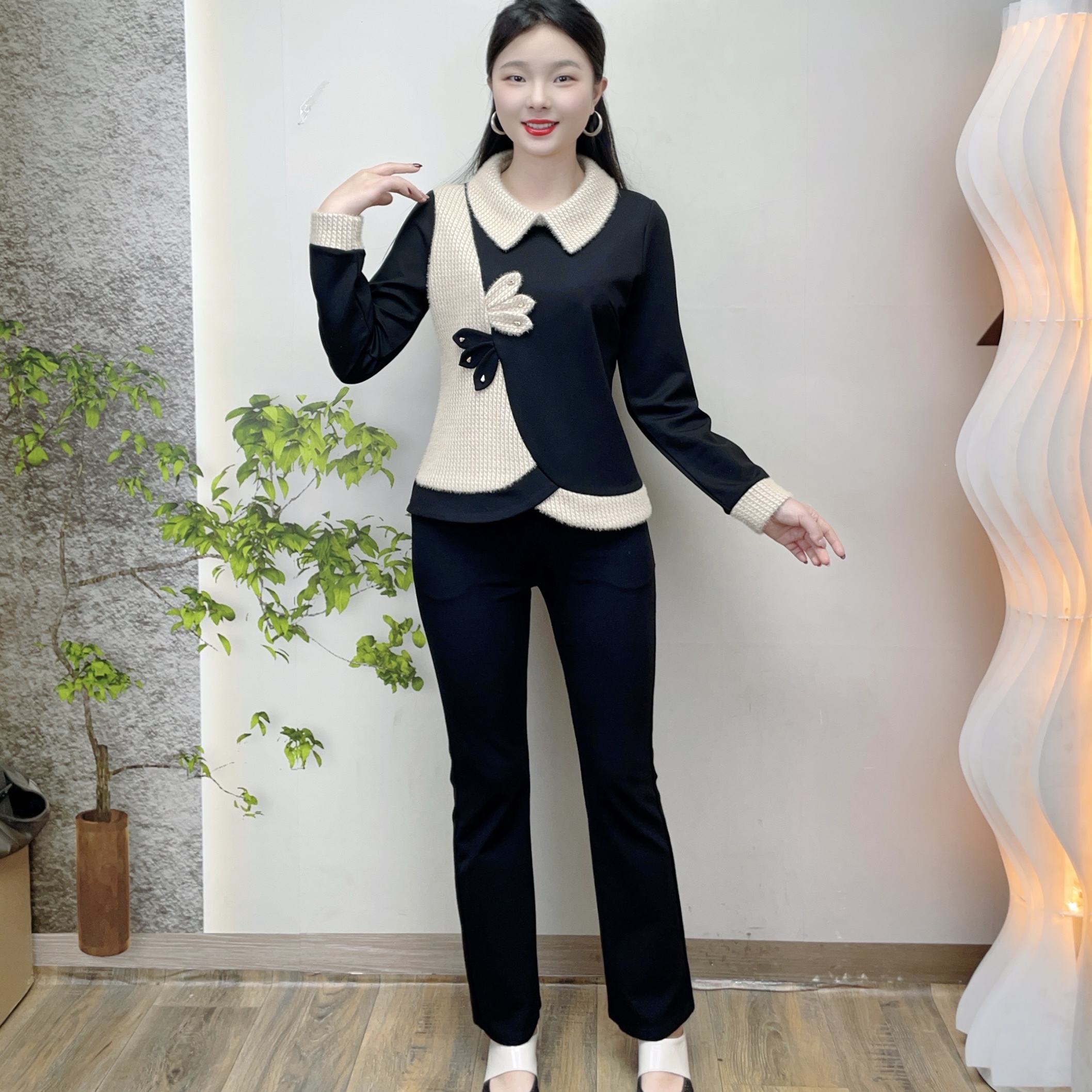 2025年冬季新款加绒加厚修身显瘦高级气质微喇裤套装