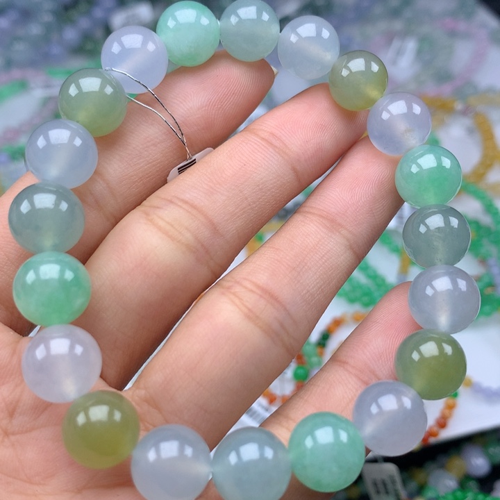 翡翠手镯未镶嵌卡