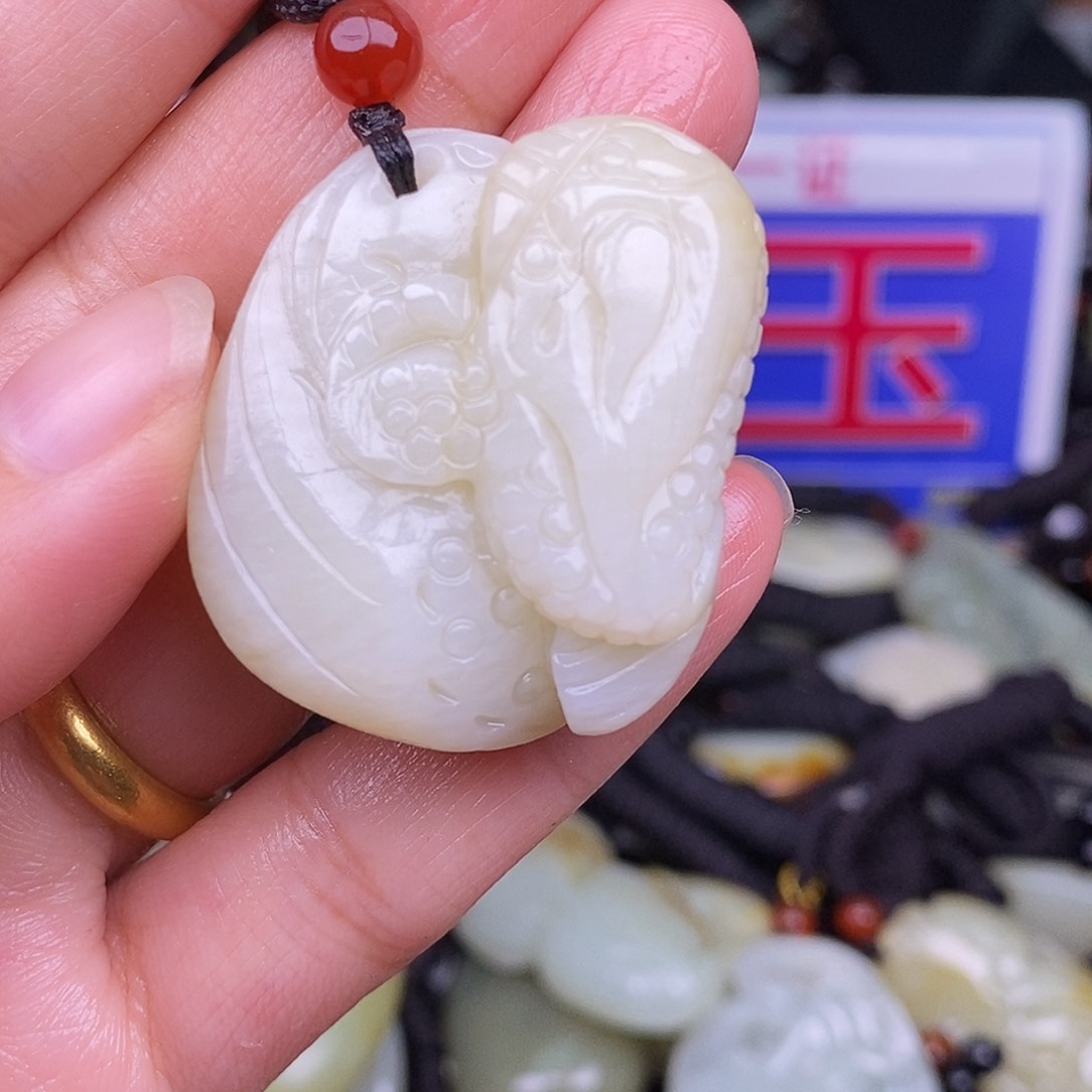 颈饰未镶嵌和田玉