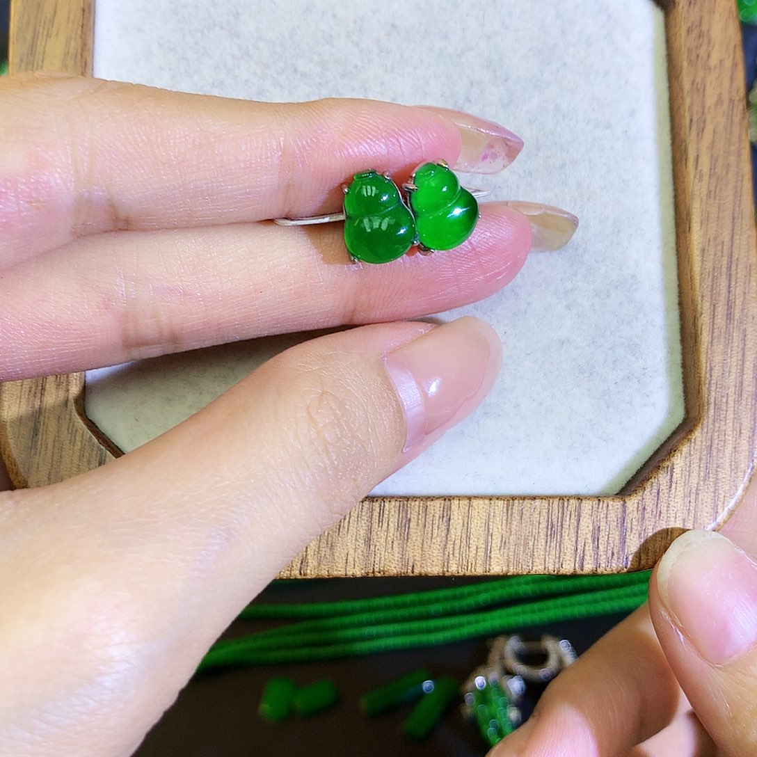 翡翠耳饰银S925镶嵌天然翡翠耳钉