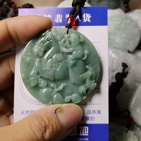 翡翠未镶嵌颈饰挂件