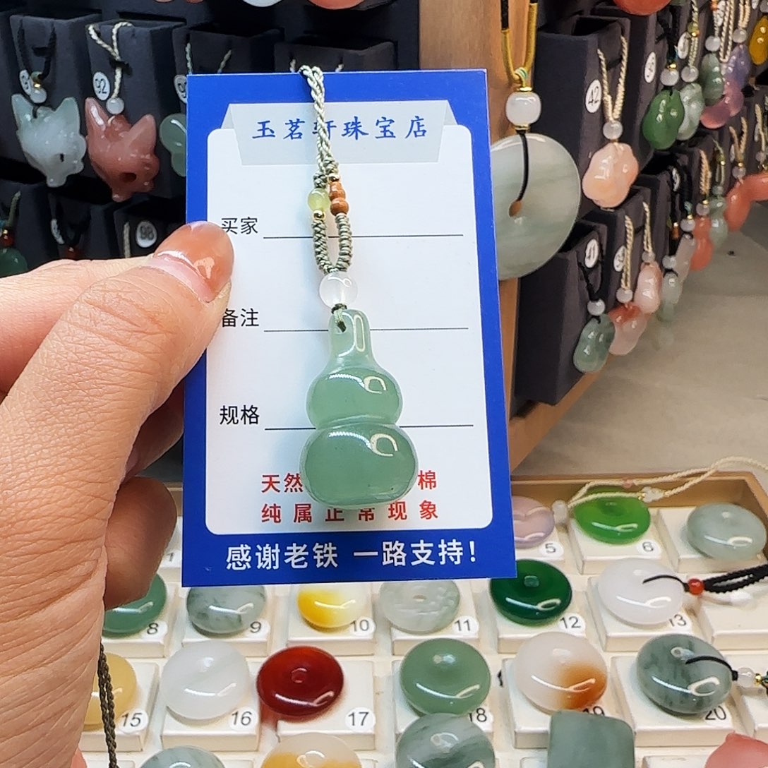 石英质玉未镶嵌颈饰