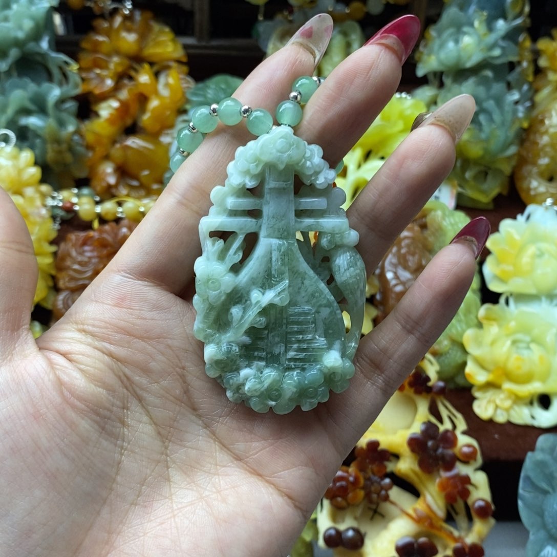 蛇纹石玉颈饰未镶嵌