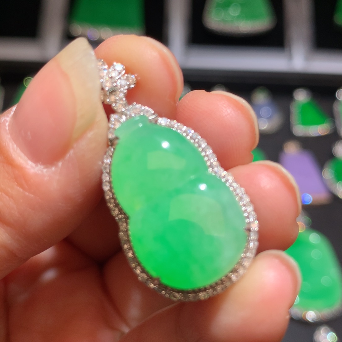 翡翠颈饰18K金镶嵌翡翠