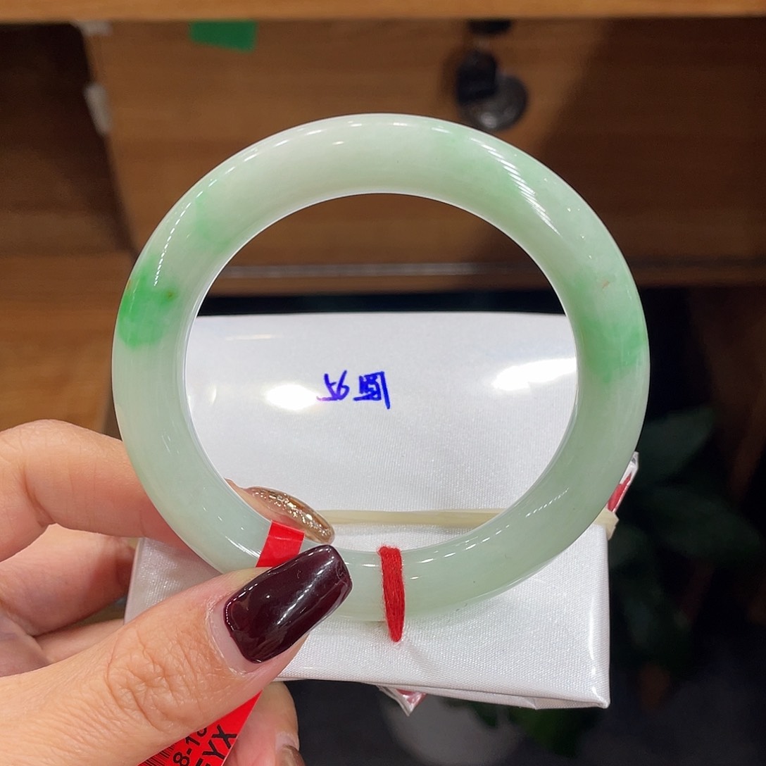 翡翠手镯未镶嵌缅甸翡翠