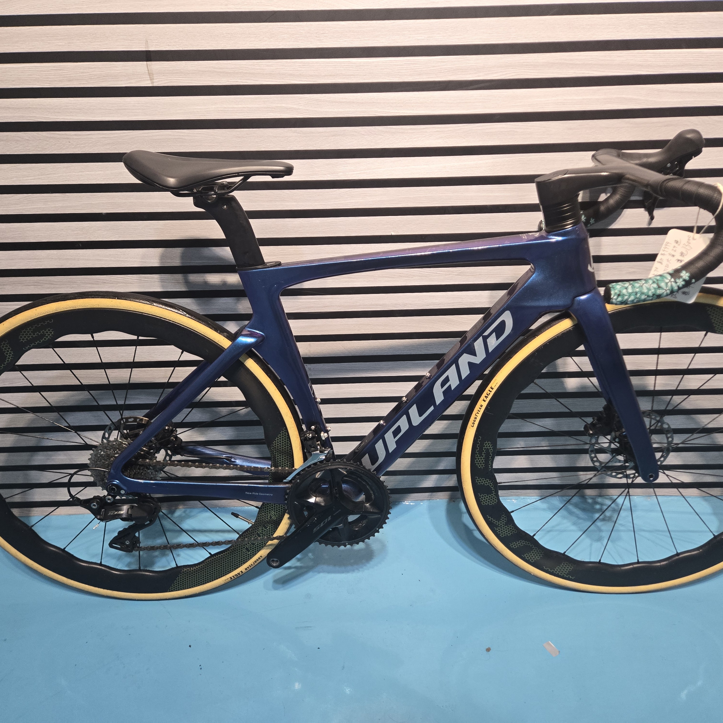 全碳纤维24速105机械大套破风公路自行车