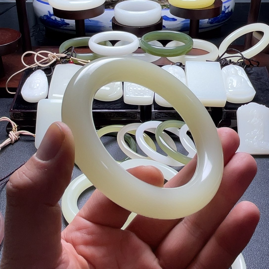 万***红61➕圈口胖圆条晴水蜂蜜水手镯