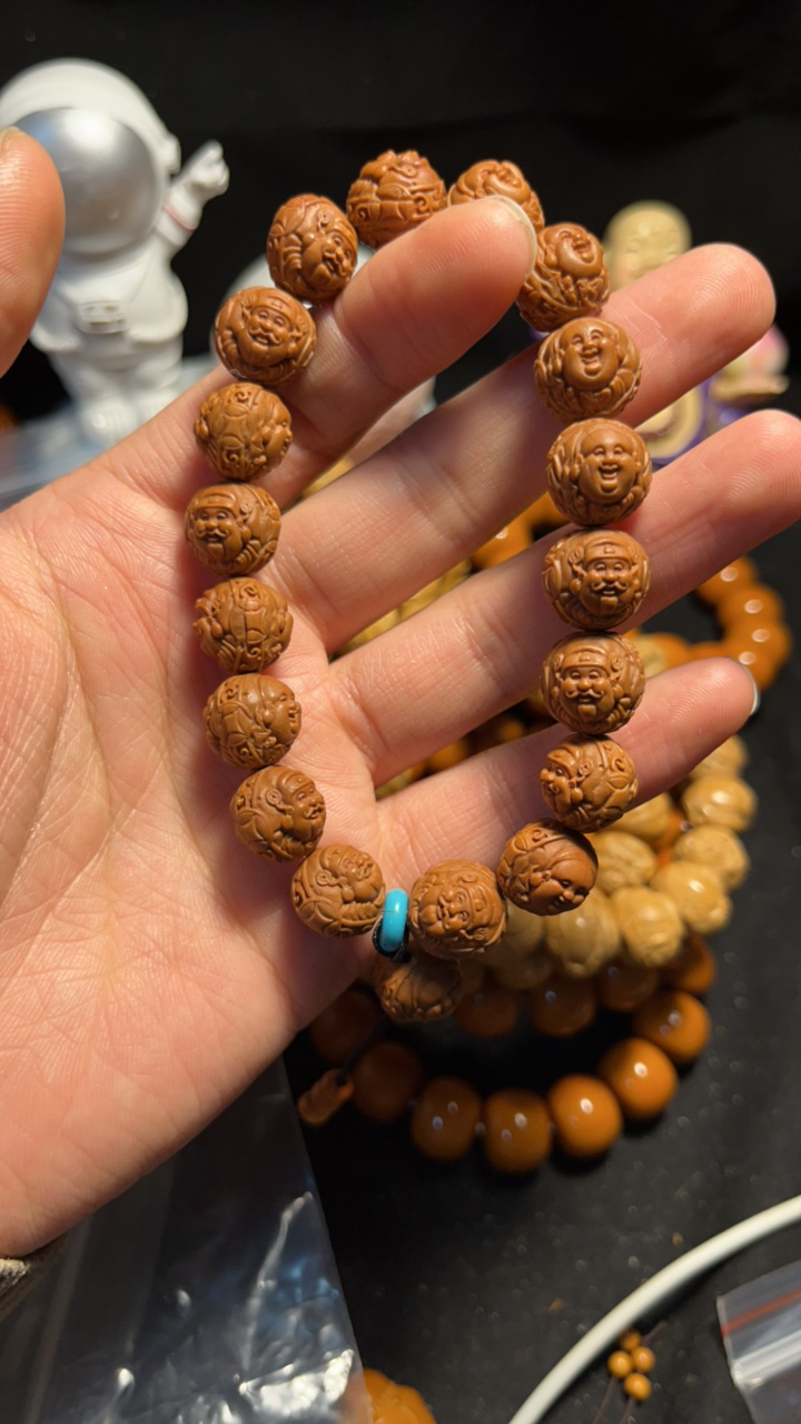 龙纹桃核财迷雕刻手串