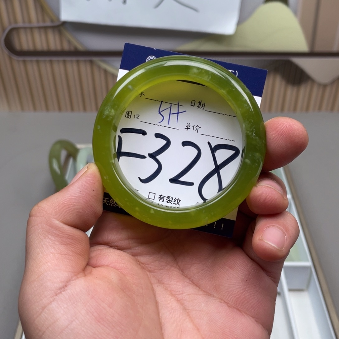 岫玉手镯手镯未镶嵌