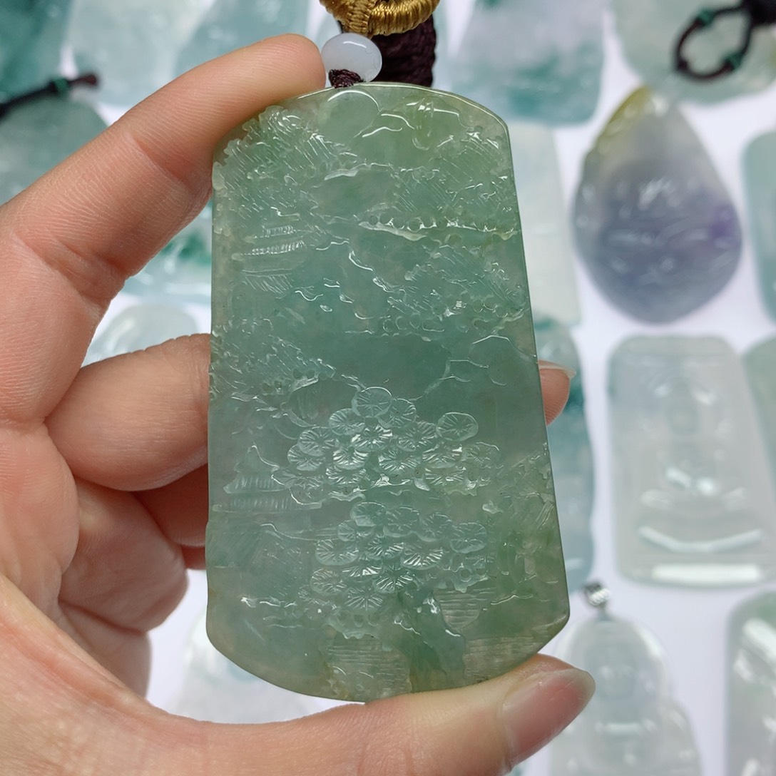 翡翠颈饰未镶嵌山水牌