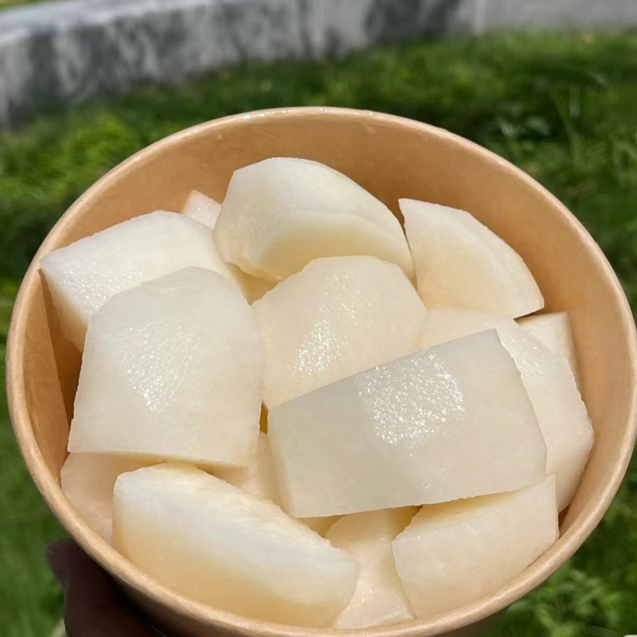 300克左右，秋月梨，，口感细腻，肉厚核小，