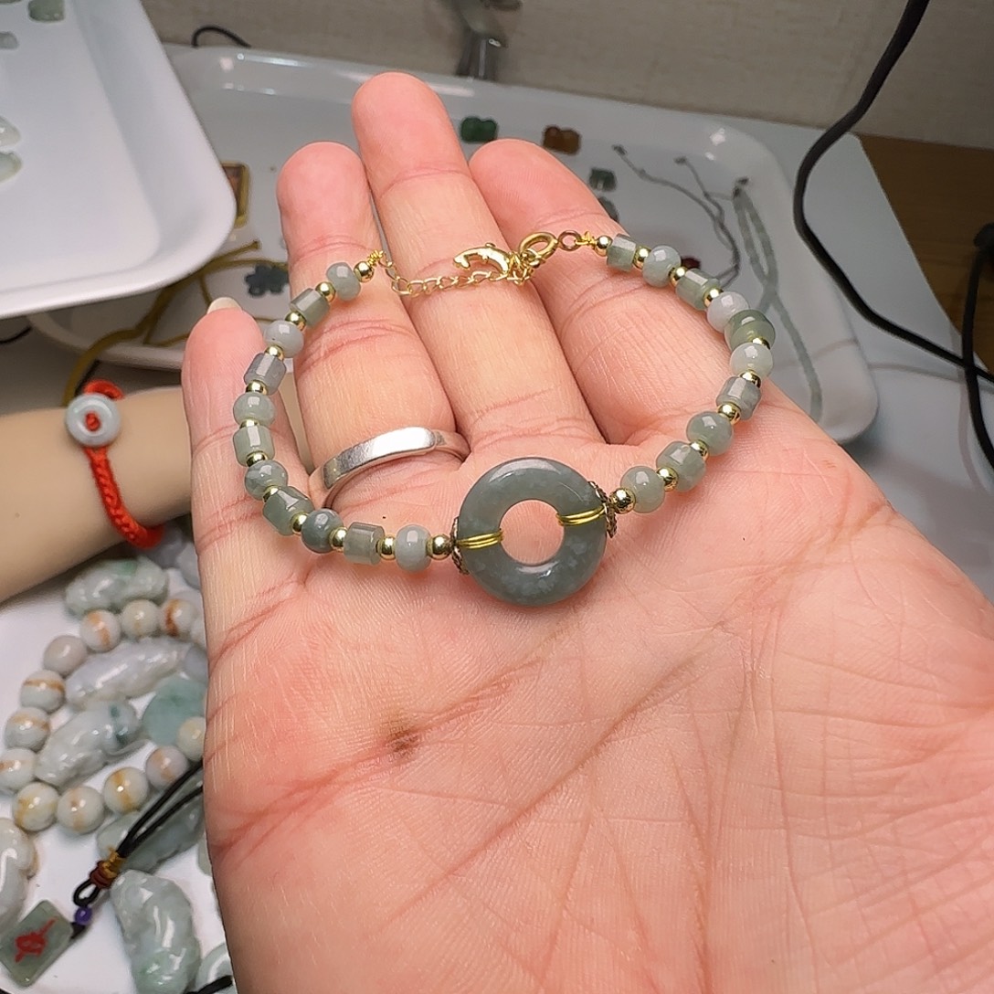 翡翠未镶嵌颈饰甜甜圈