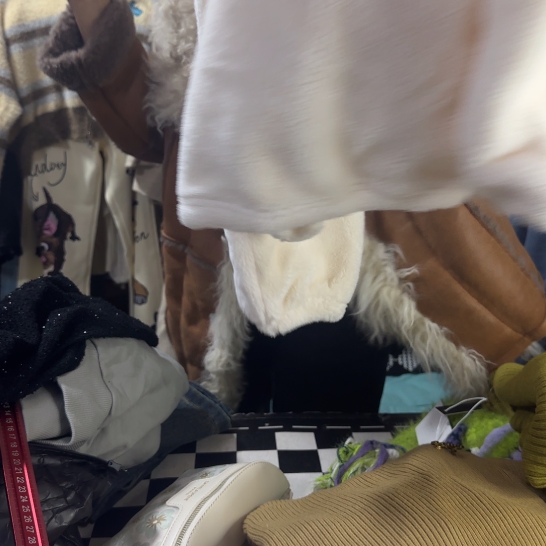 刘仙女去拍白色绒绒卫衣