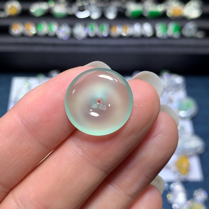 翡翠颈饰未镶嵌平安扣