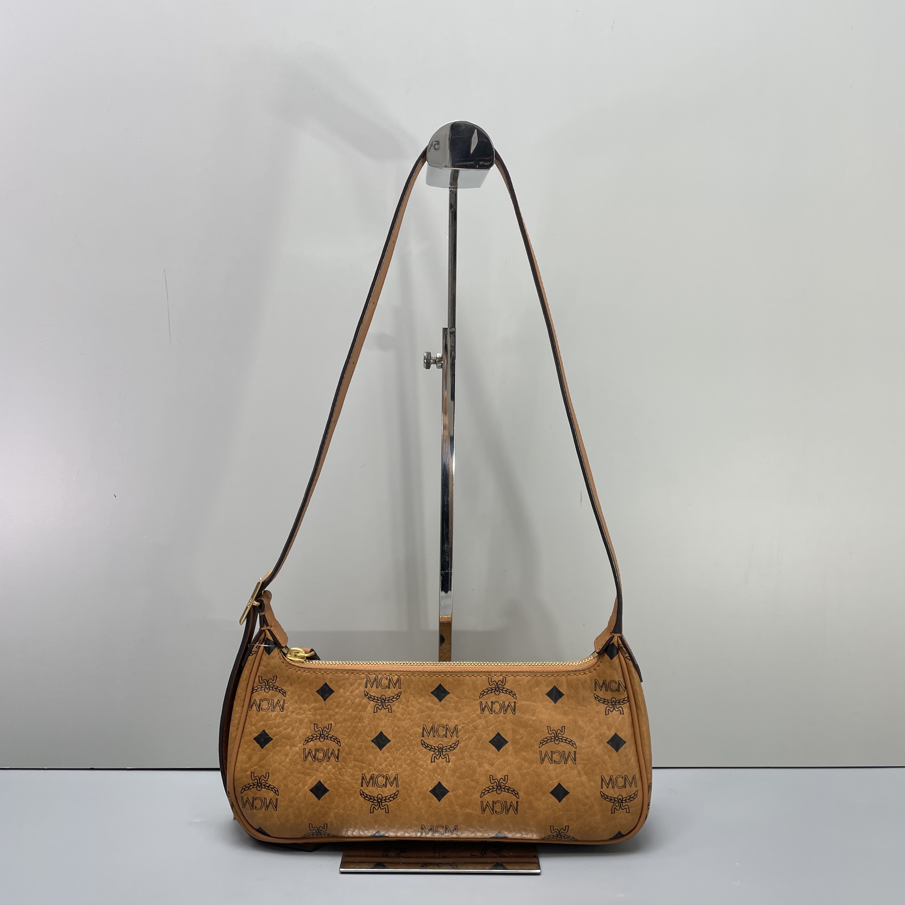 99新 MCM 媚姐/mcm干邑色腋下单肩包26x11x6cmG080609