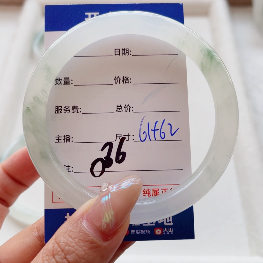 石英质玉手镯未镶嵌小***脑