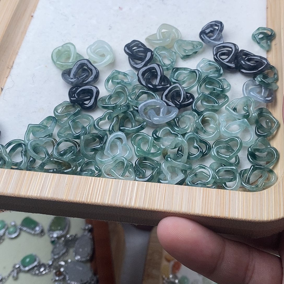 翡翠颈饰未镶嵌双环88一个