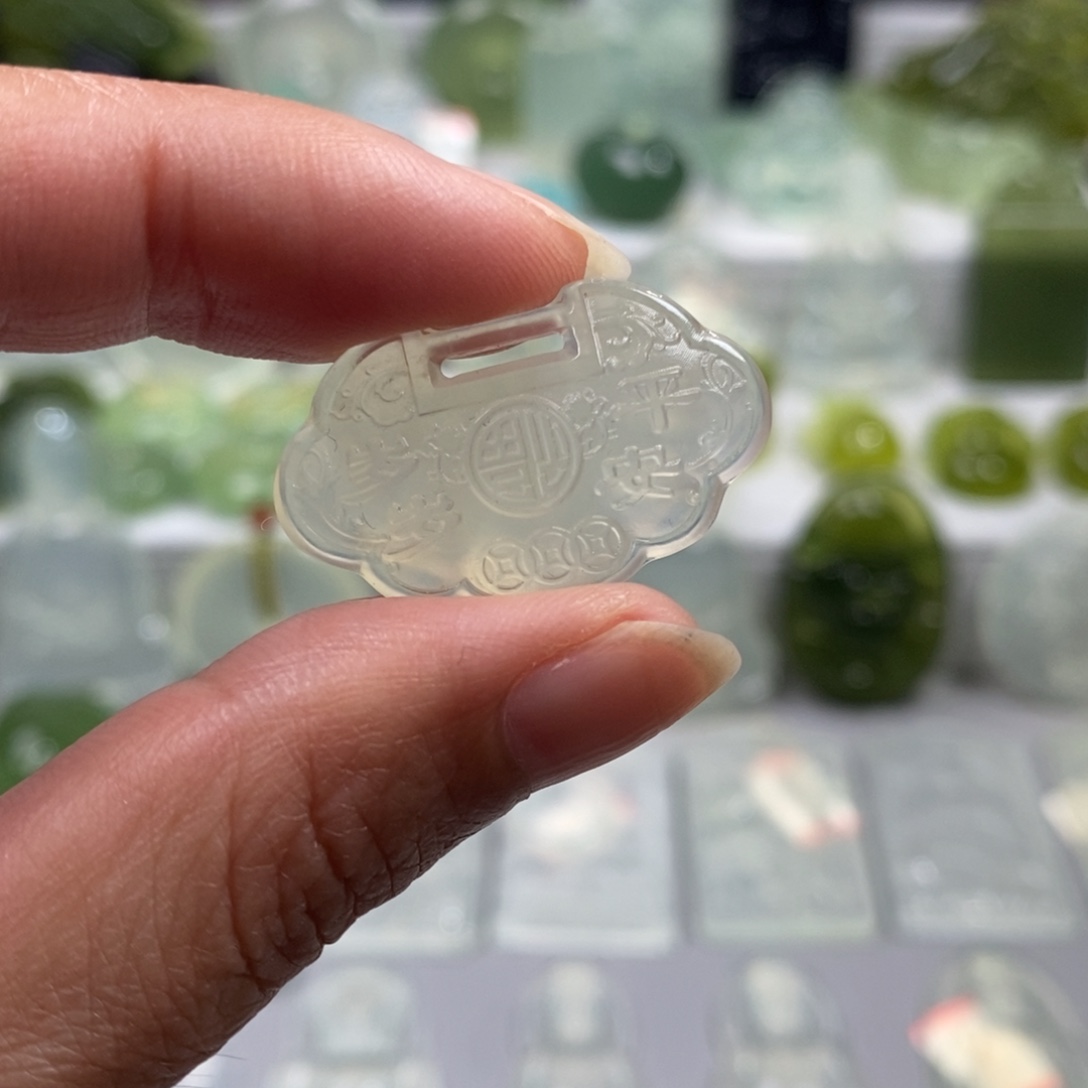 蛇纹石玉未镶嵌颈饰