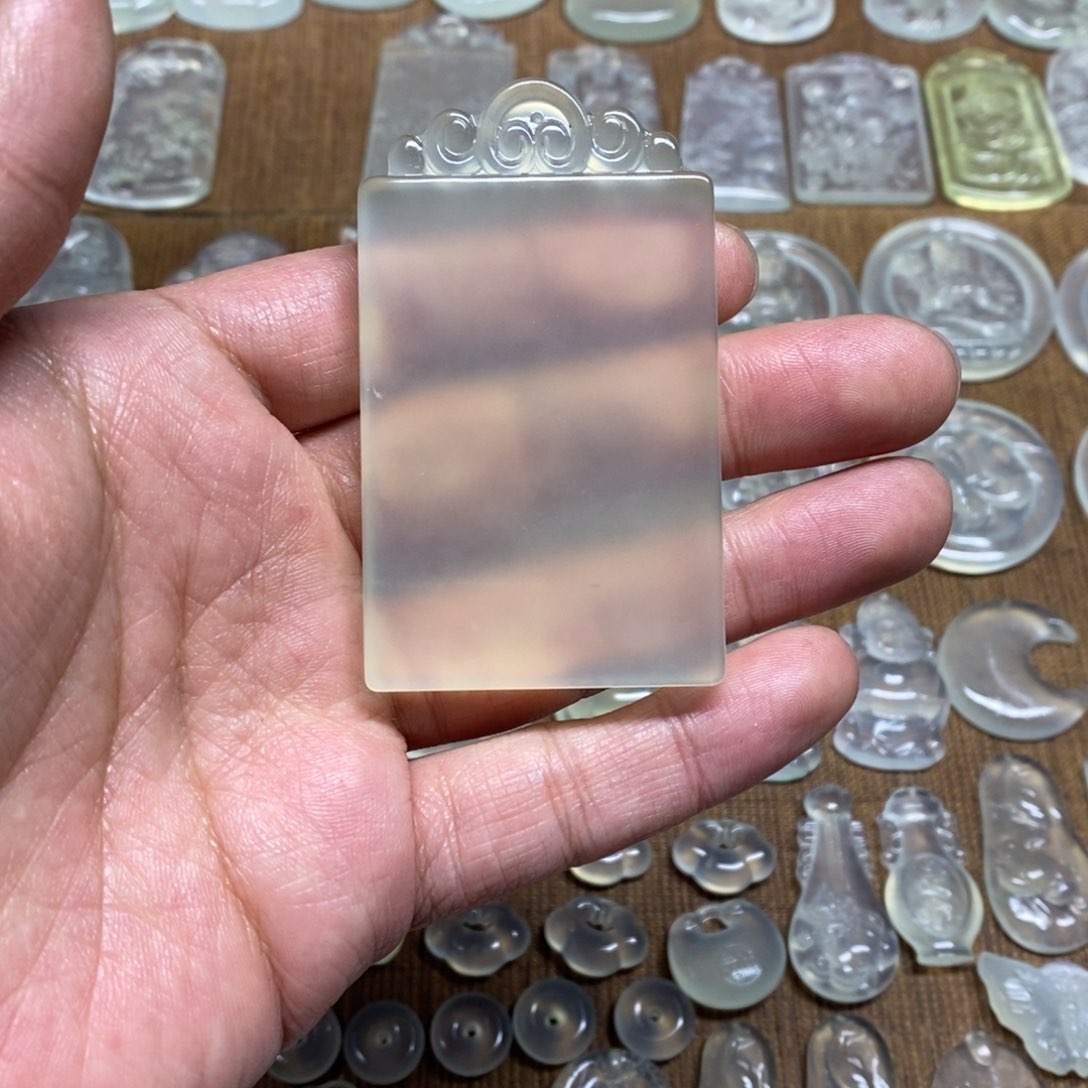岫玉吊坠(不含链)未镶嵌漫***衣