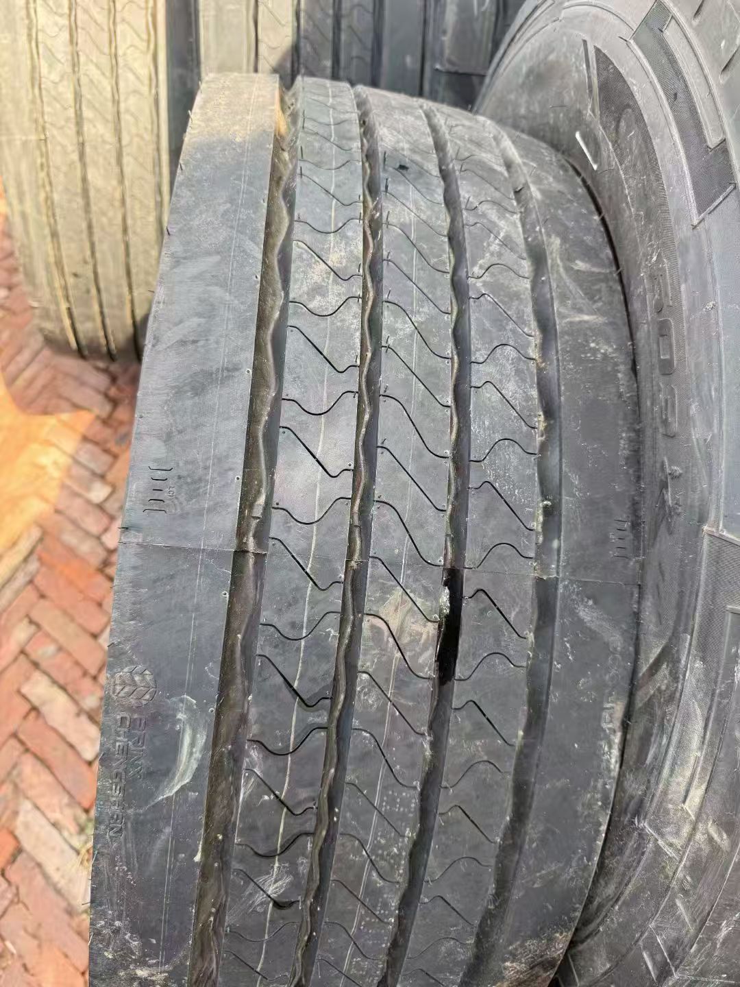 成山315/60R22.5全新全钢丝顺花