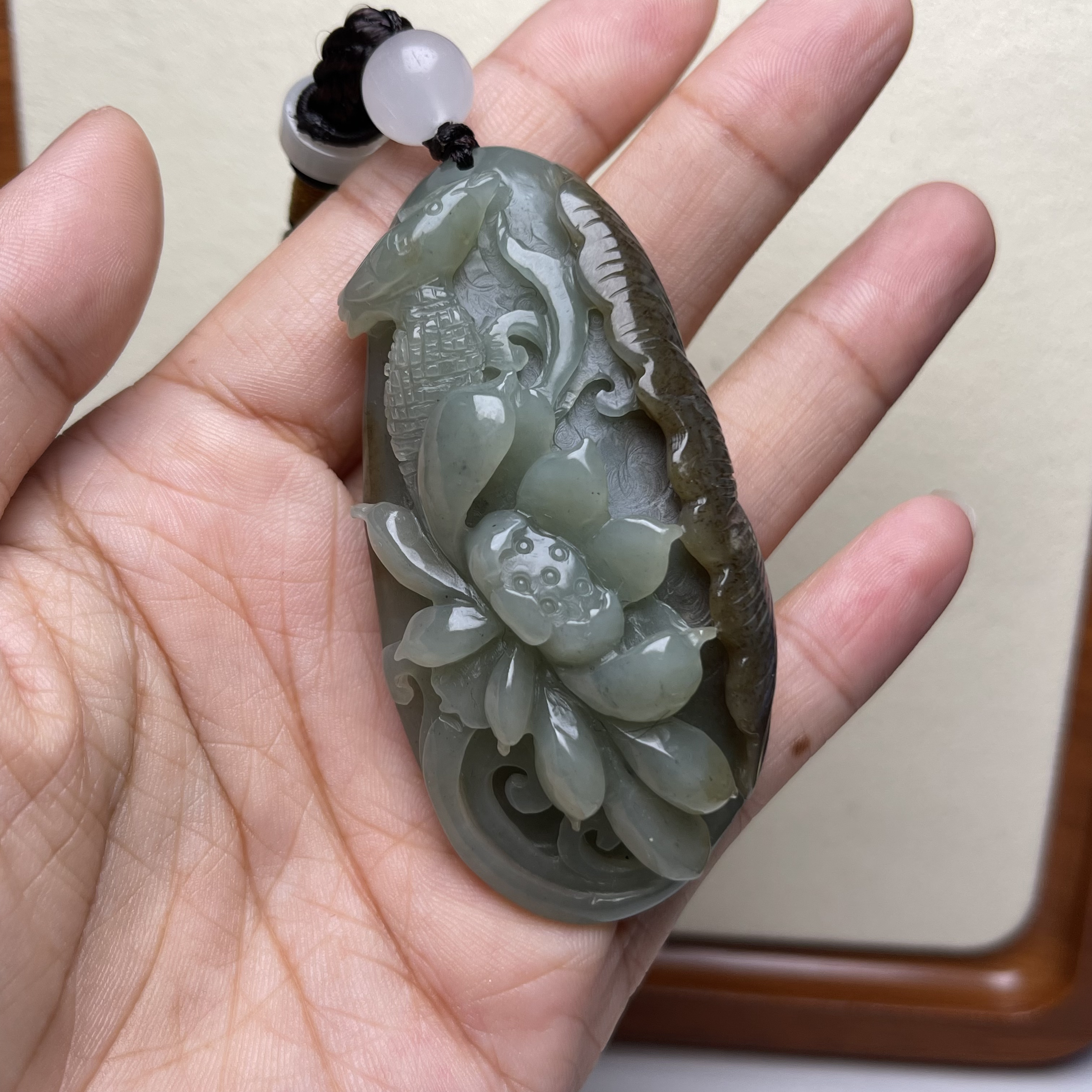 天然和田玉72×35×21牡丹杜鹃荷花雕刻件吊坠青玉