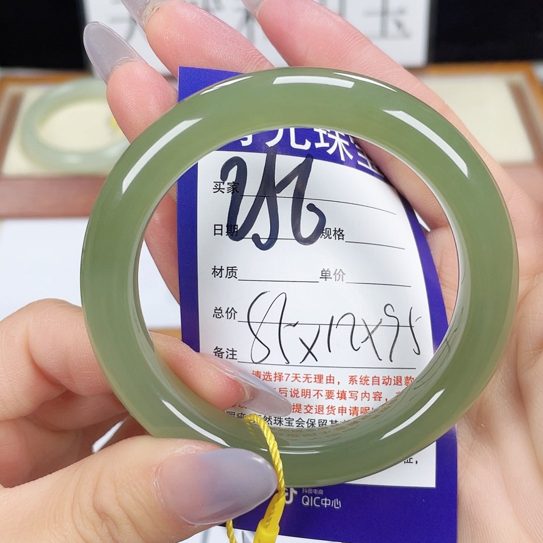 和田玉手镯未镶嵌