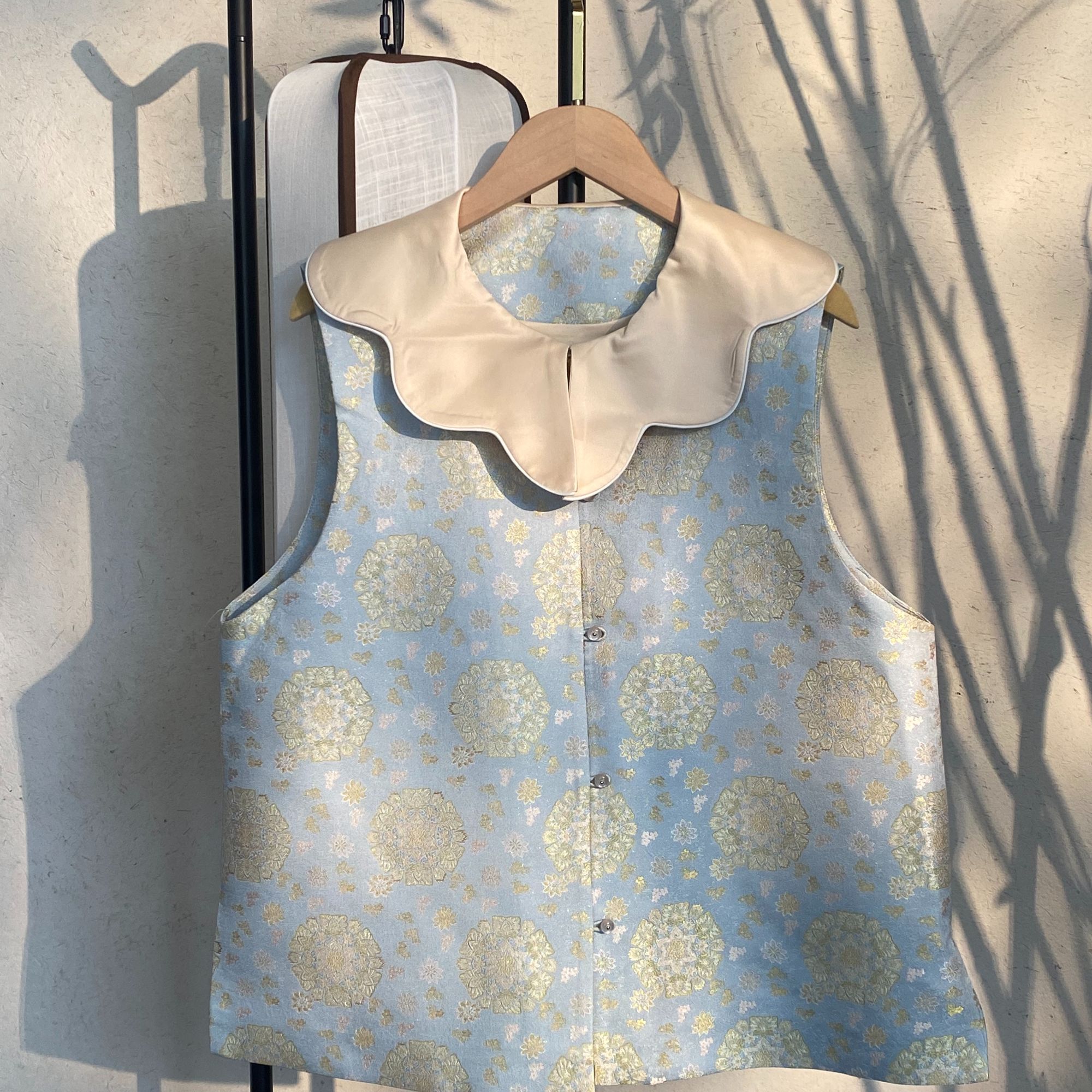 宋锦【三马 粉蓝宝相】娃娃领四季款新中式桑蚕丝马甲上衣复古女装