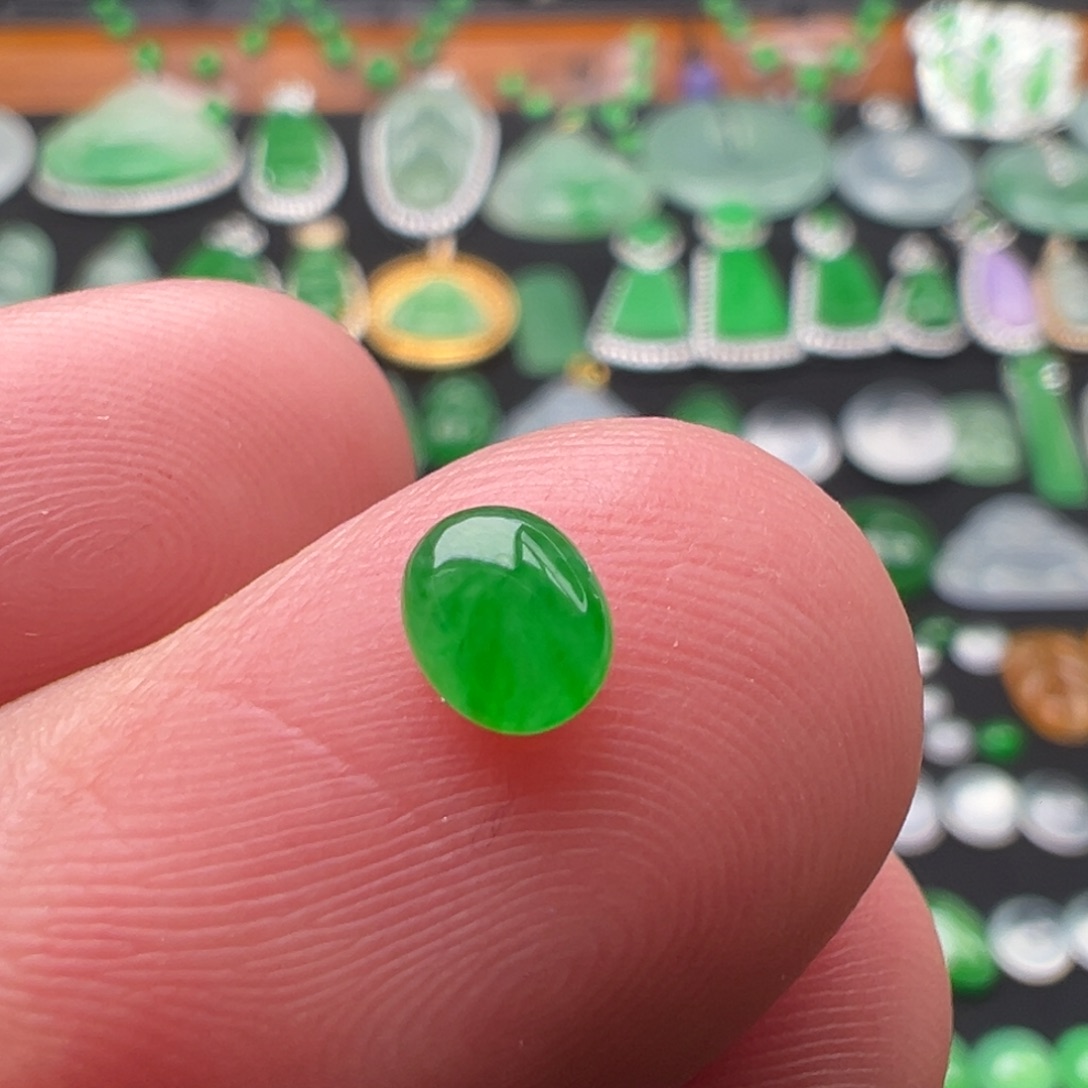 翡翠颈饰未镶嵌蛋面5.2