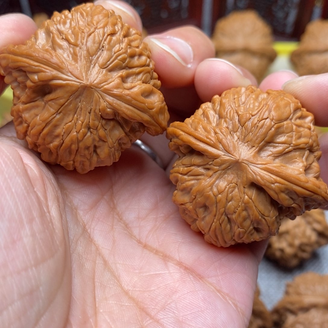 文玩核桃把件全品毕业山地石子蝴蝶磨41尺