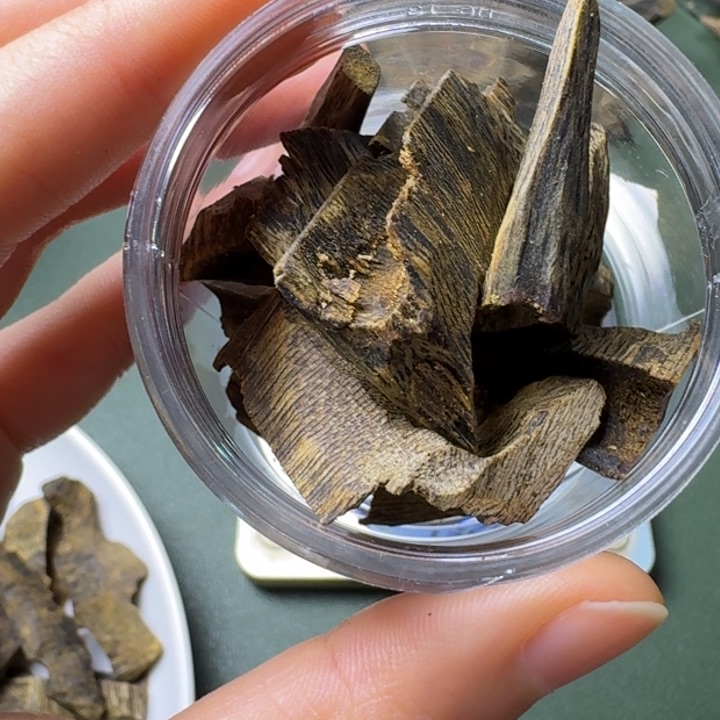 沉香手把件好****.海南千里香老料21克