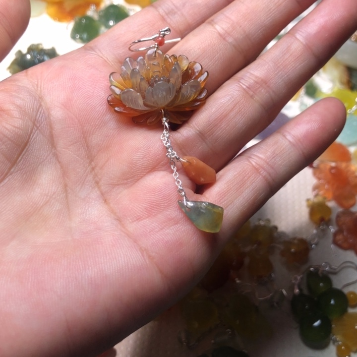 风***草未镶嵌蛇纹石玉耳坠