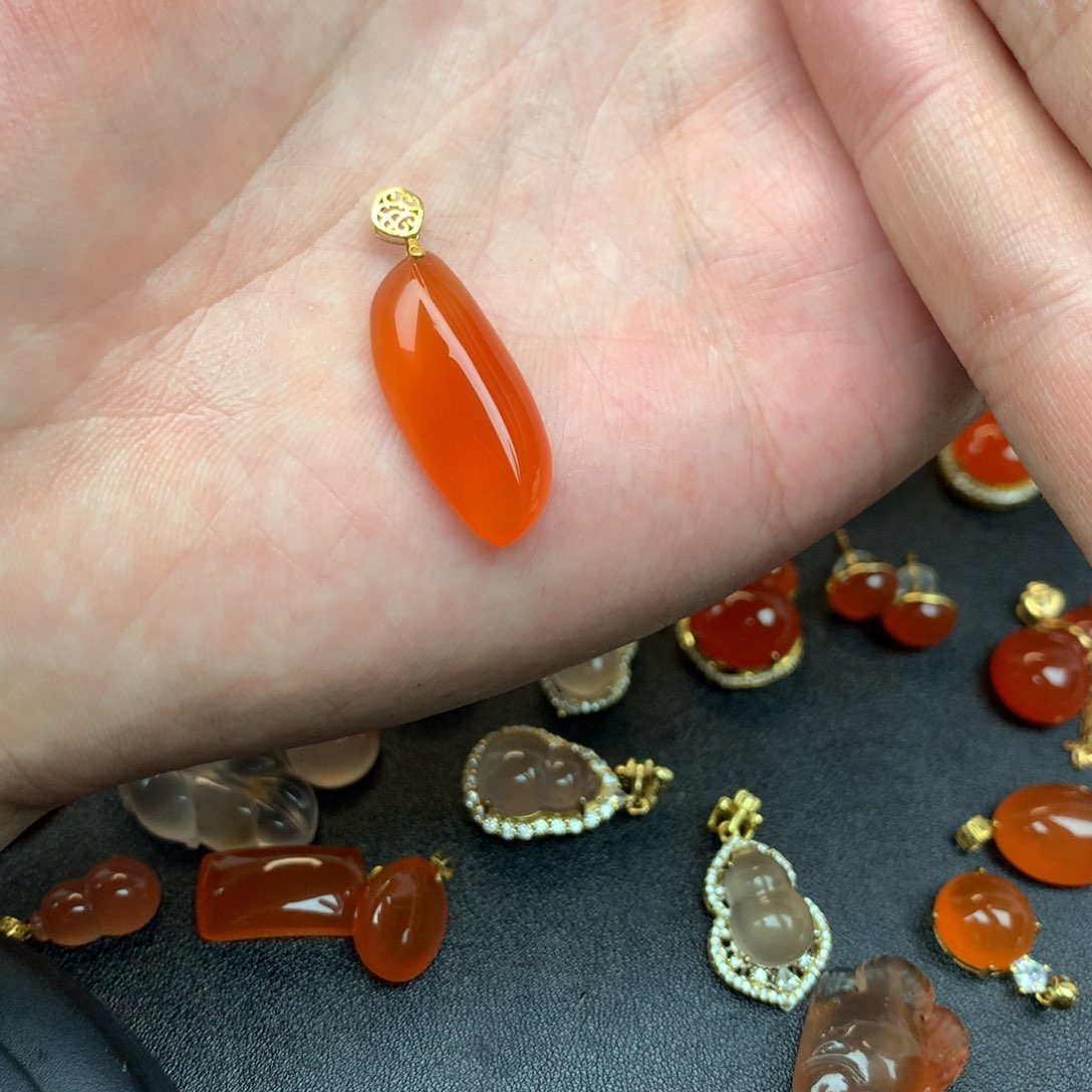 南红玛瑙颈饰未镶嵌