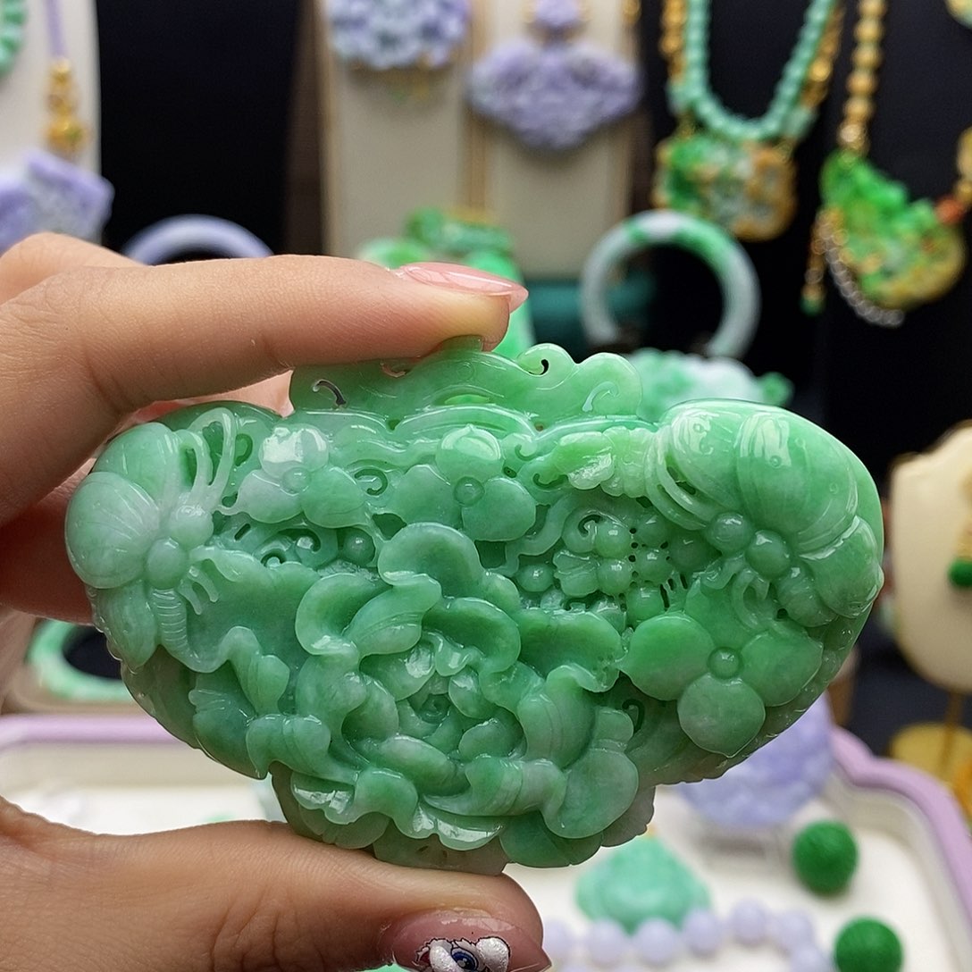 翡翠颈饰未镶嵌天然