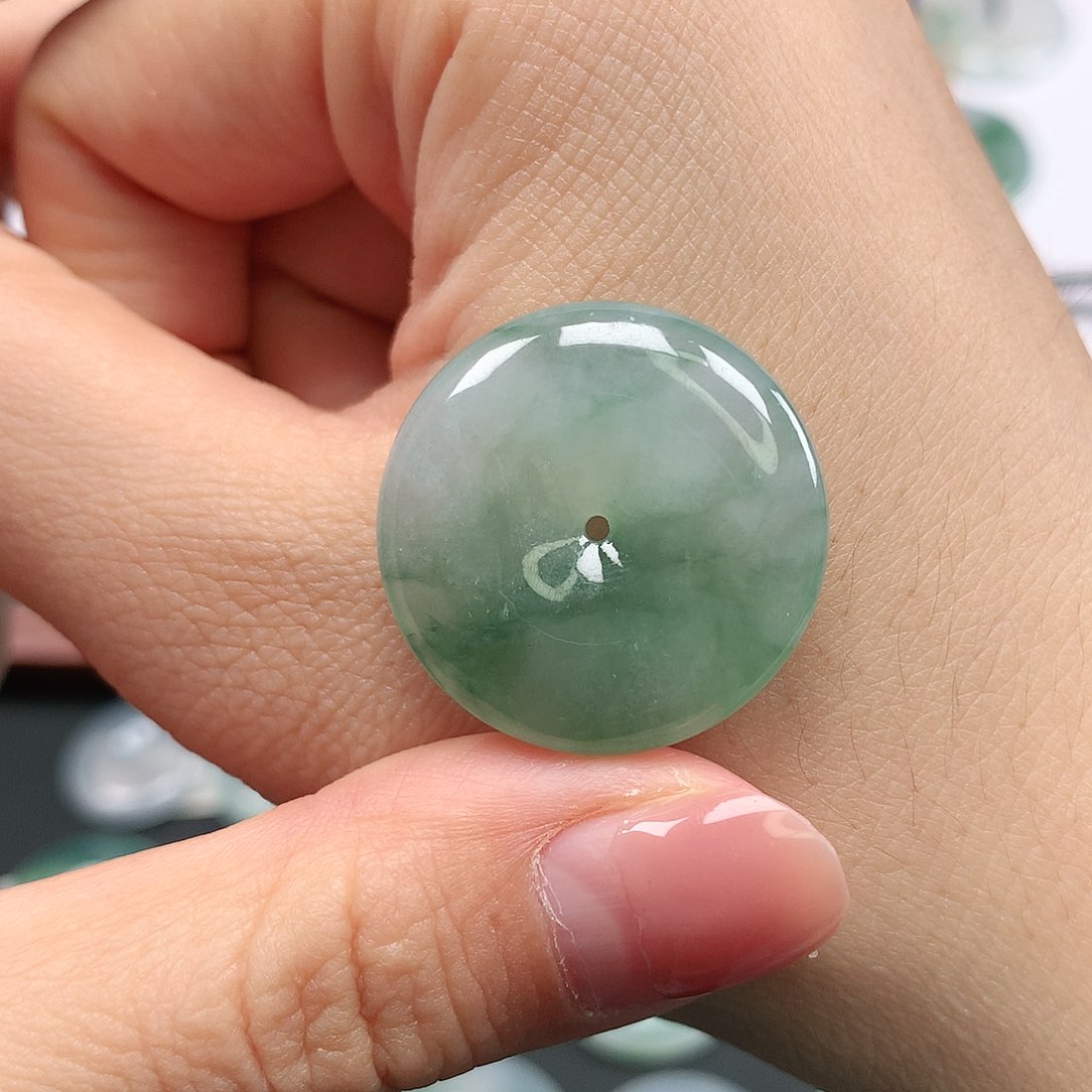 翡翠颈饰未镶嵌平安