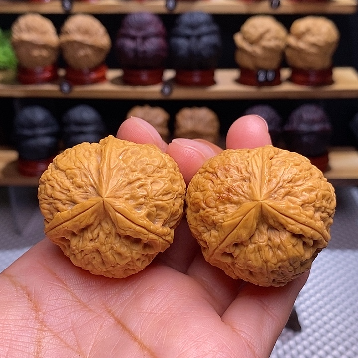 文玩核桃把件燃***春金鼎80