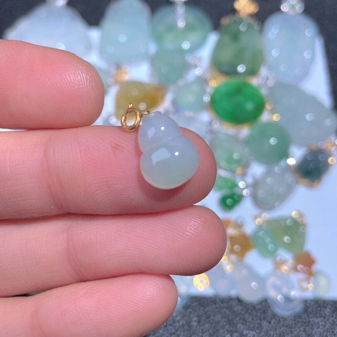 翡翠颈饰18K金镶嵌翡翠