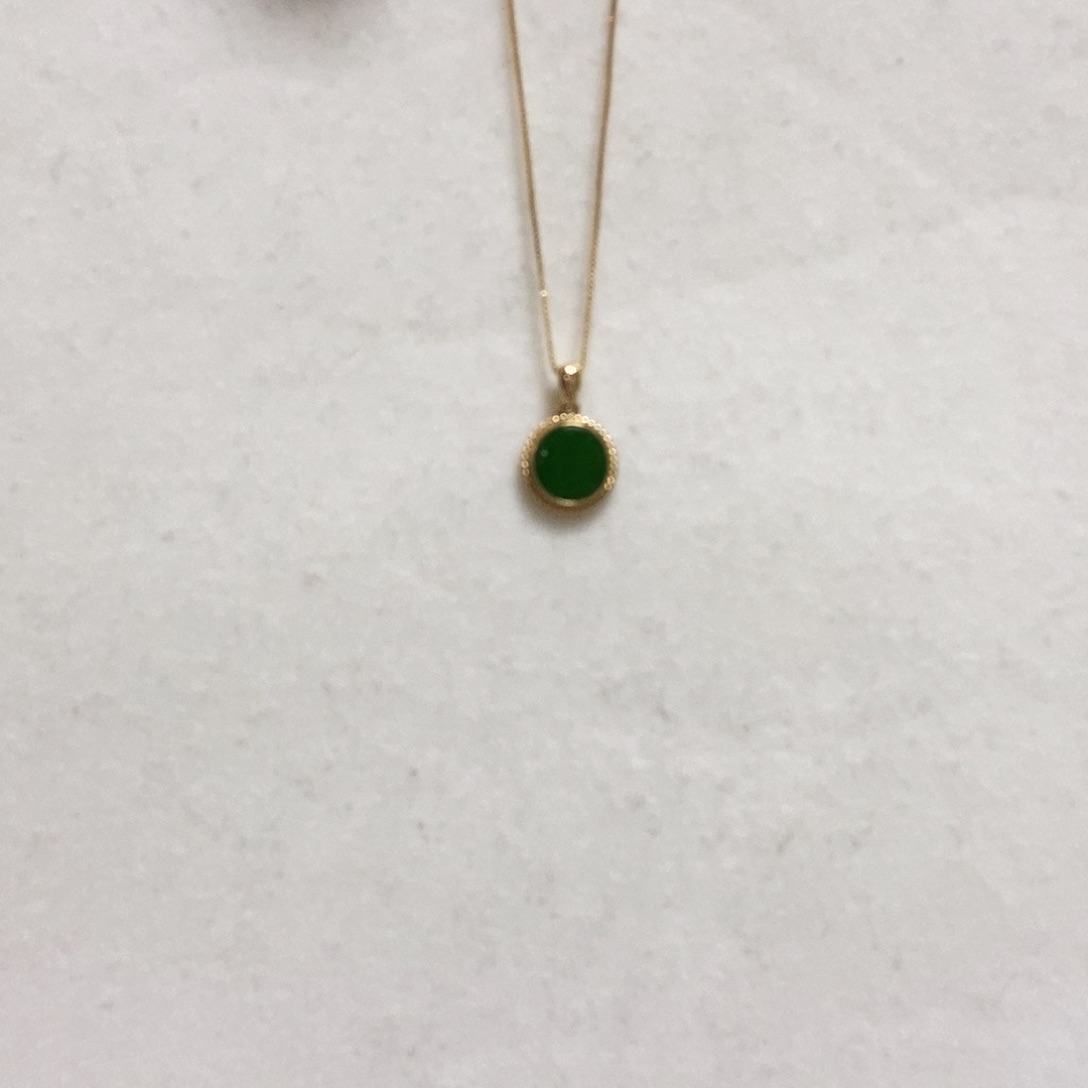 翡翠颈饰18K金镶嵌简单