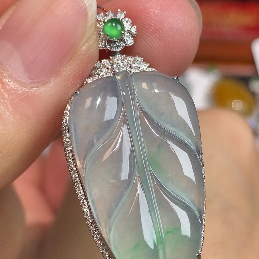 翡翠颈饰18K金镶嵌叶子