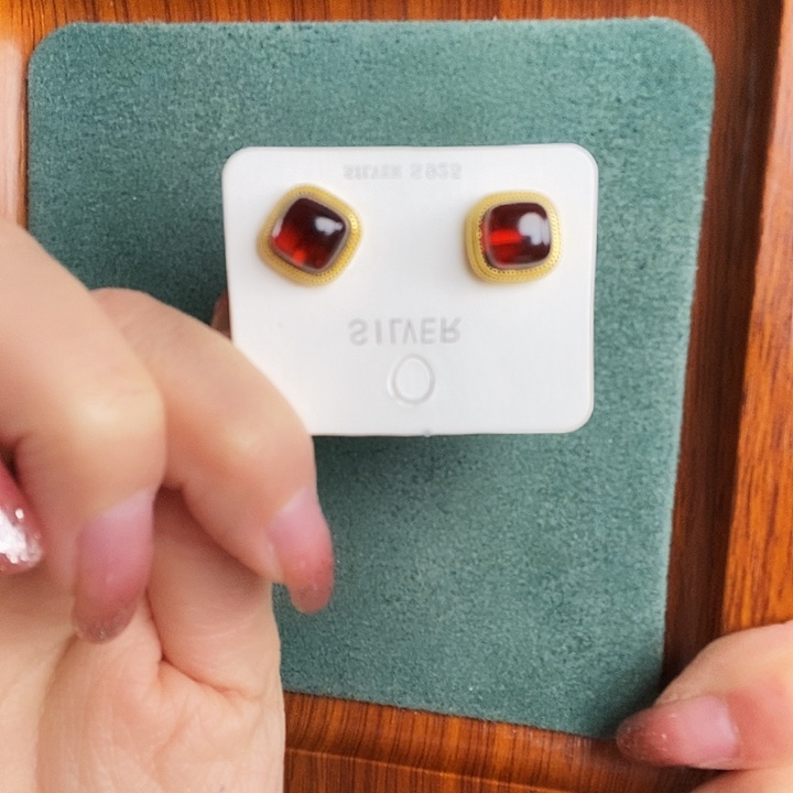 血珀银S925镶嵌耳饰耳钉