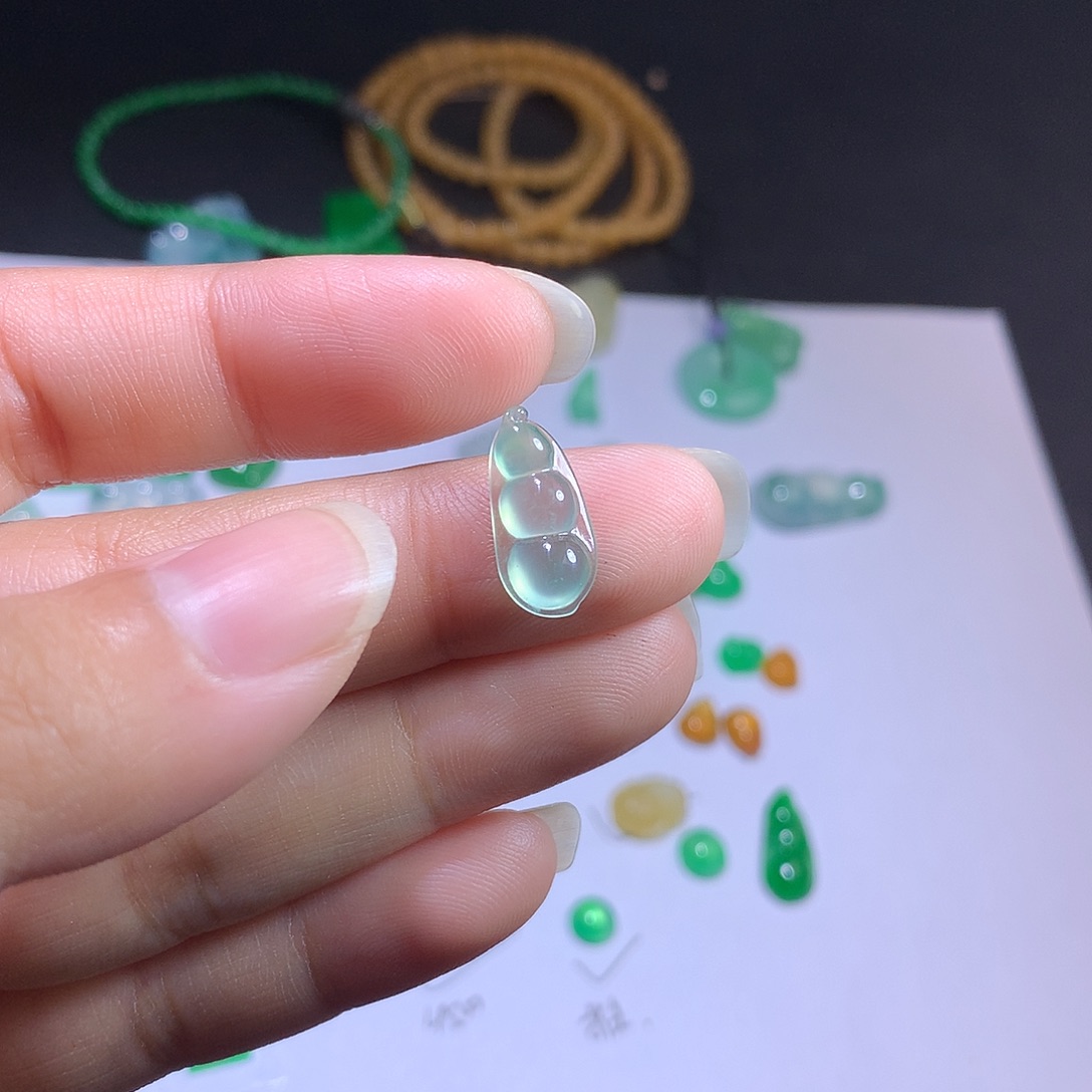 翡翠未镶嵌挂件翡翠豆子