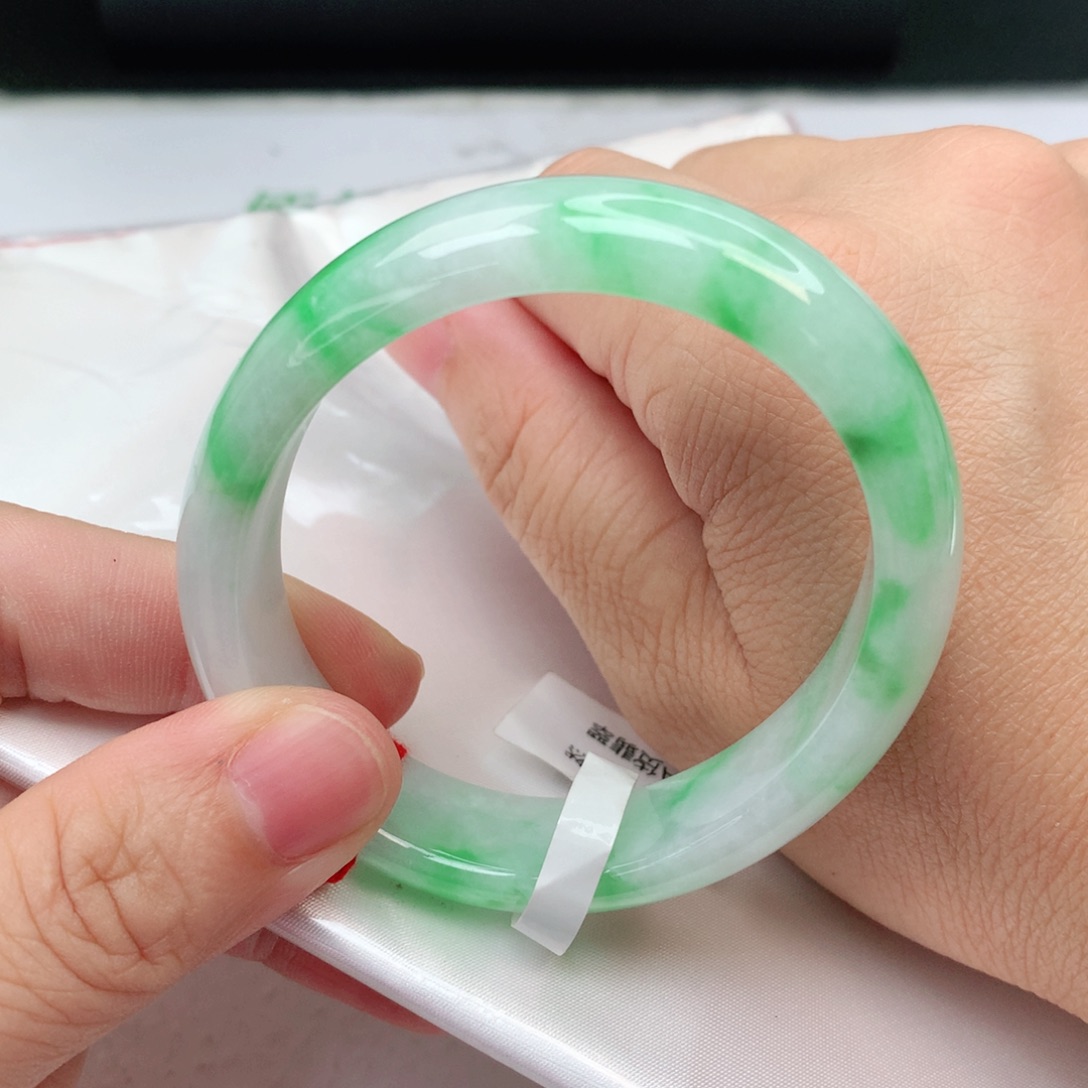 翡翠手镯未镶嵌贵妃54圈