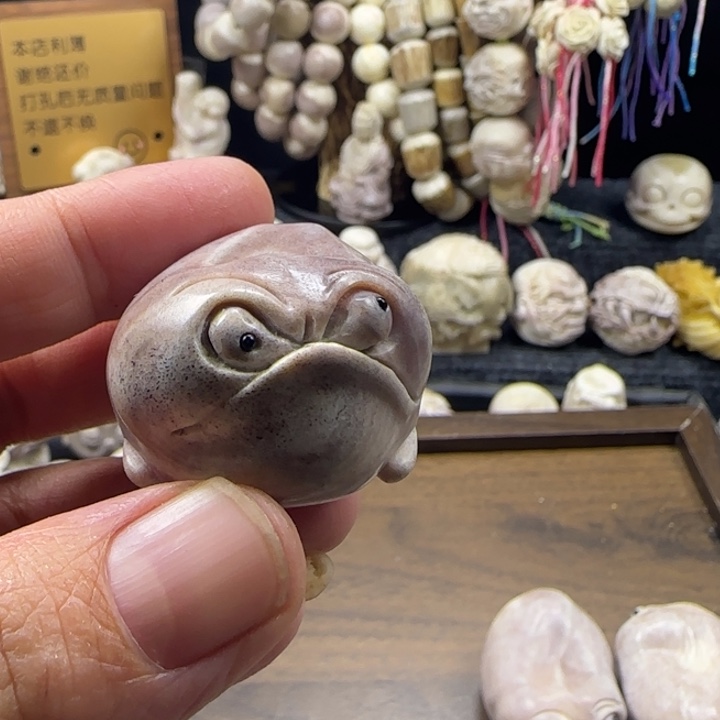 贝***爷非金属配饰鹿角雕刻金蟾