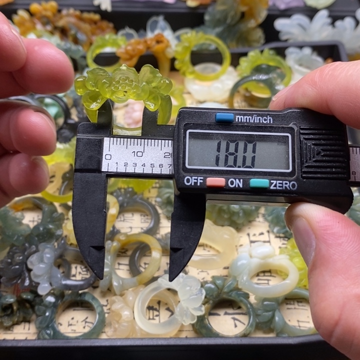 蛇纹石玉合金颈饰