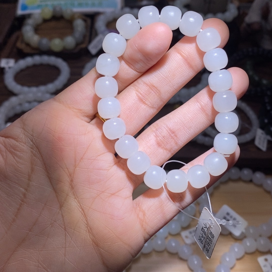 和田玉未镶嵌珠宝奇石10m老型（微瑕）