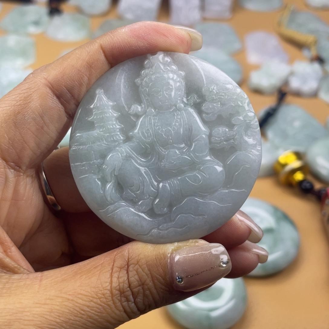 翡翠未镶嵌颈饰山水观音