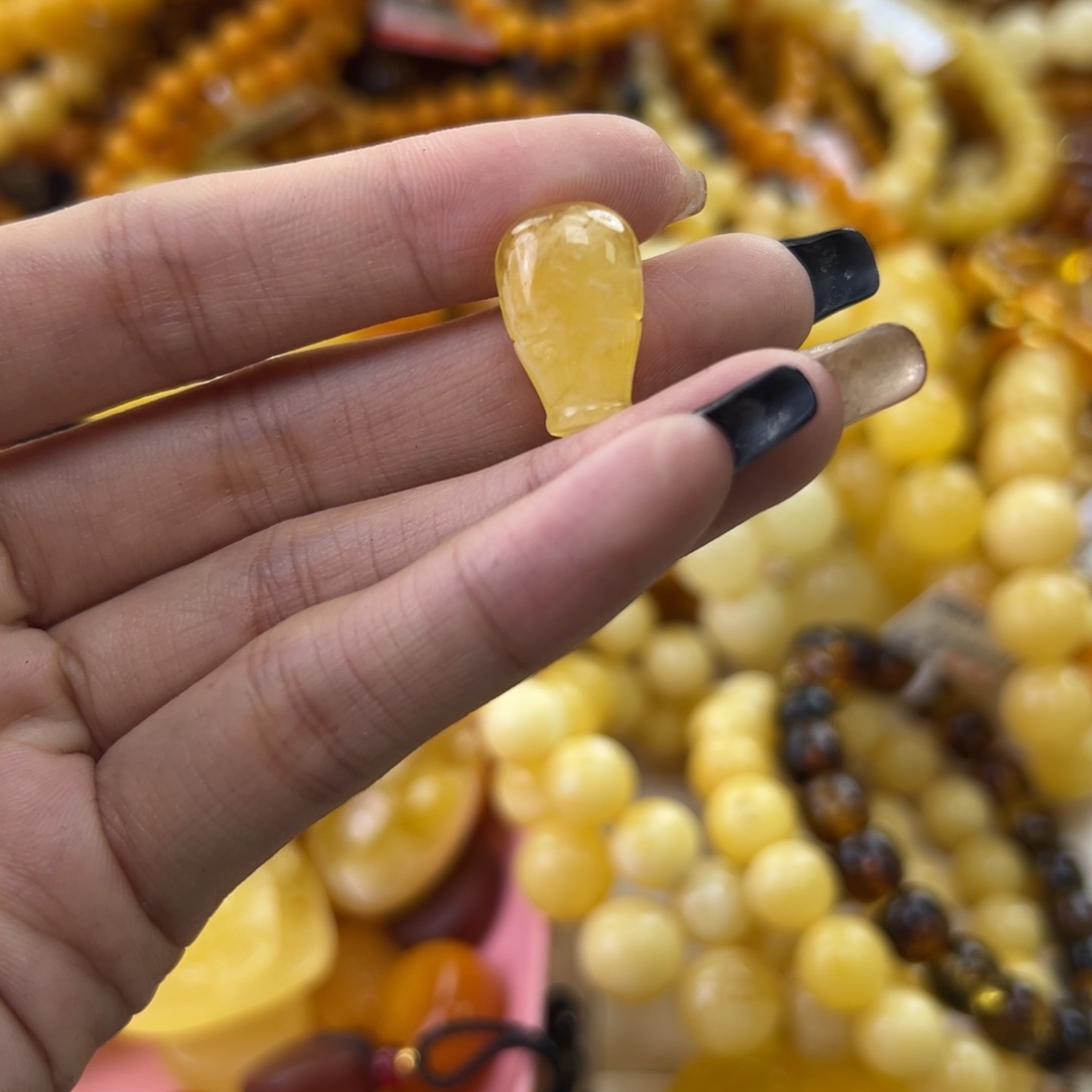 琥珀珠宝奇石未镶嵌