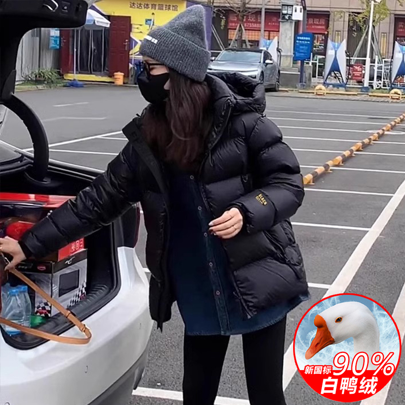 黑金羽绒服女2025冬季新款小个子时尚黑色保暖鸭绒面包服短款外套